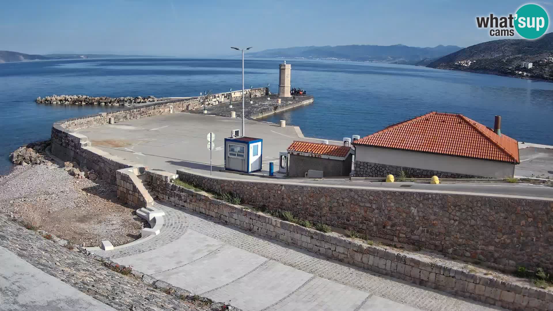 Webcam port de Senj – Vue sur la jetée et le phare
