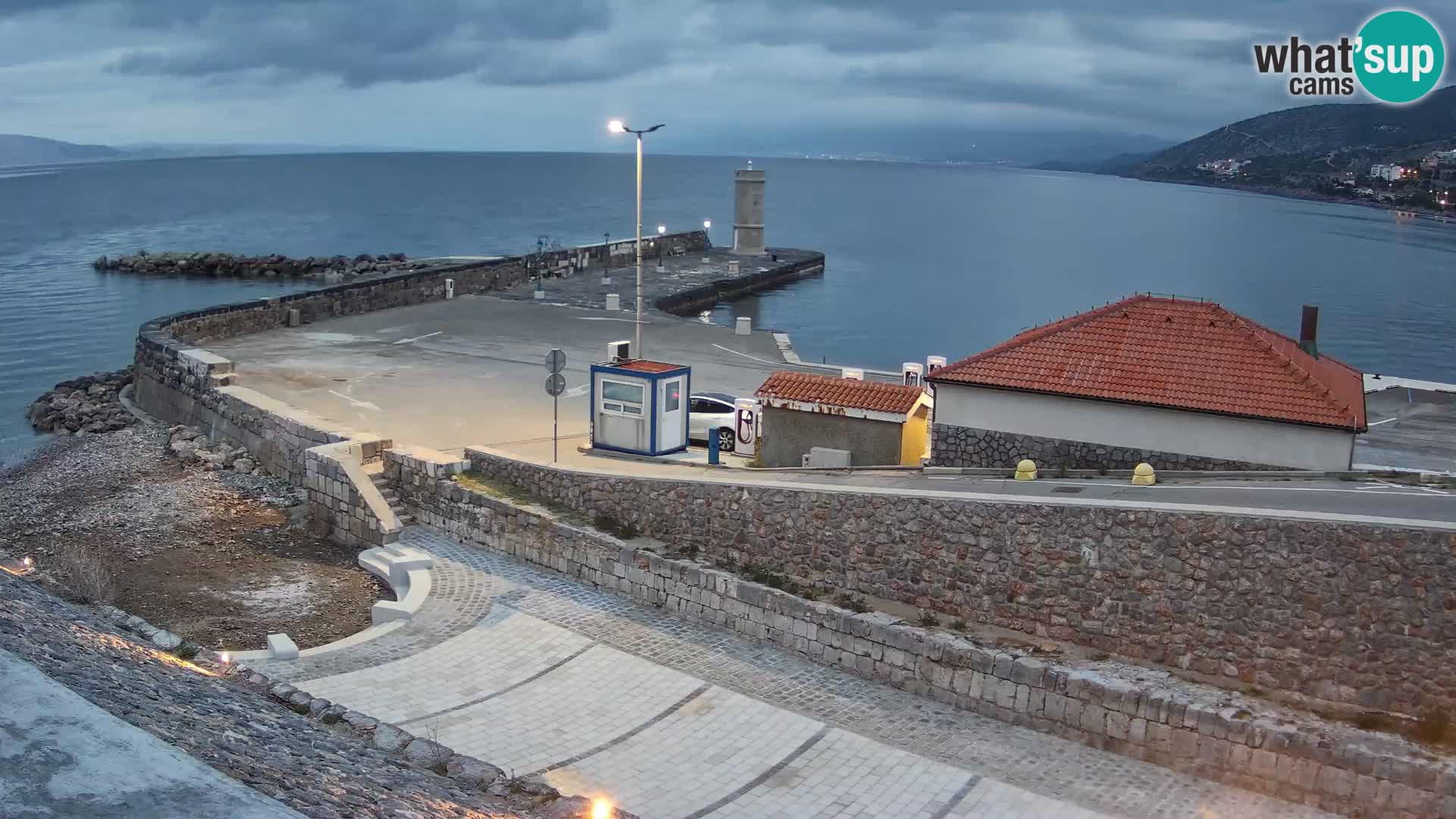 Webcam port de Senj – Vue sur la jetée et le phare