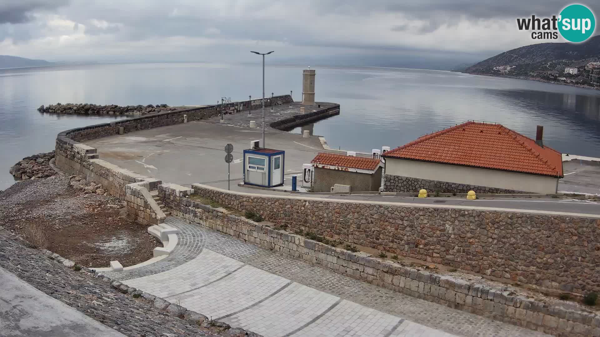 Senj Hafen Webcam – Wellenbrecher & Leuchtturm Liveblick