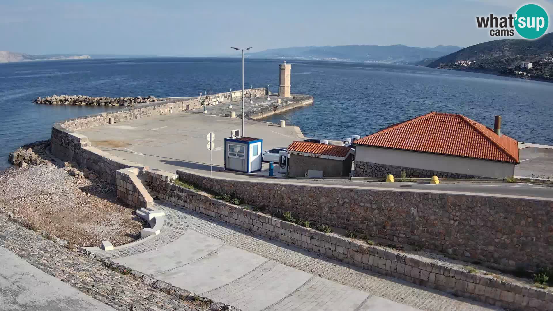 Webcam port de Senj – Vue sur la jetée et le phare