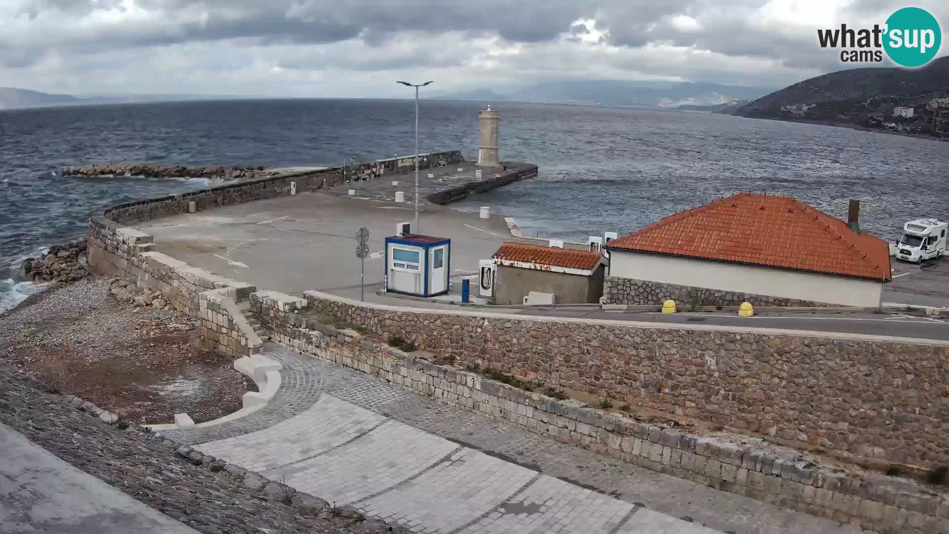 Webcam port de Senj – Vue sur la jetée et le phare