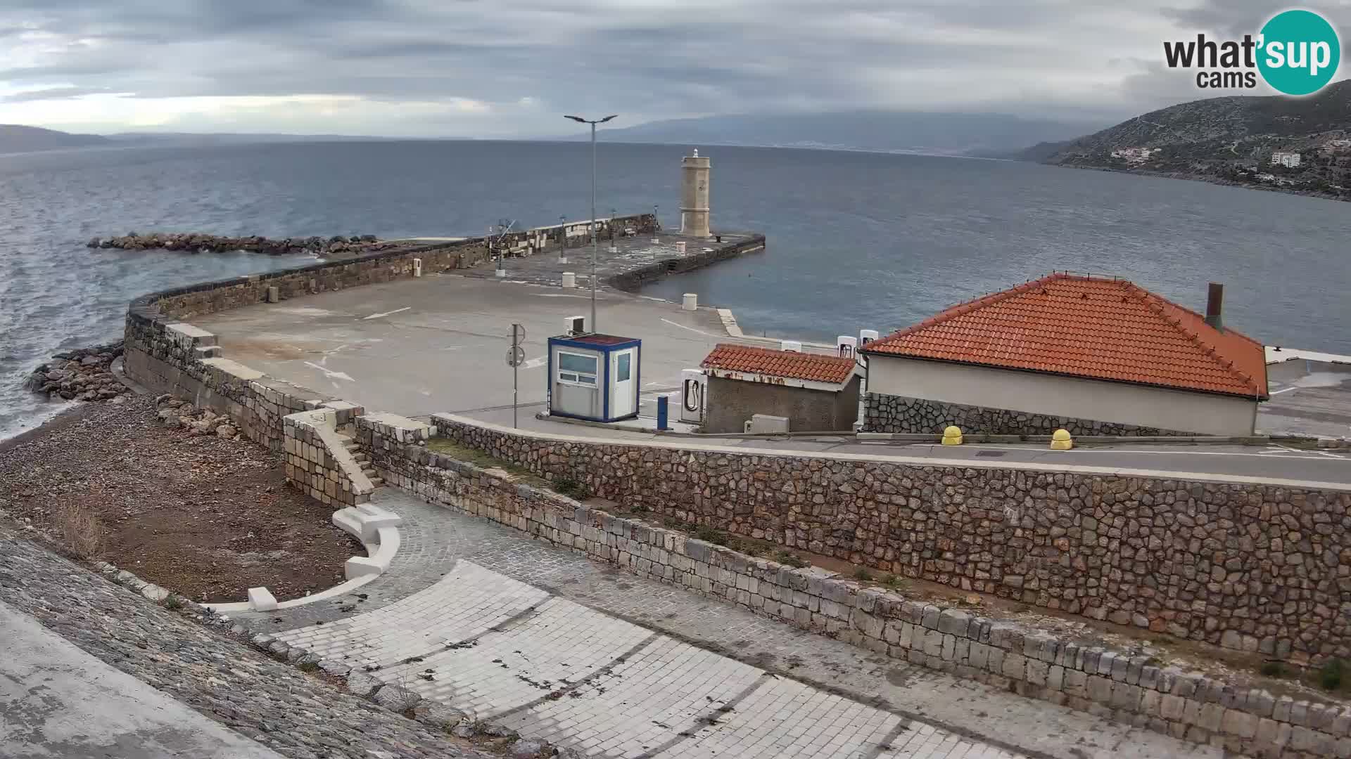 Webcam port de Senj – Vue sur la jetée et le phare