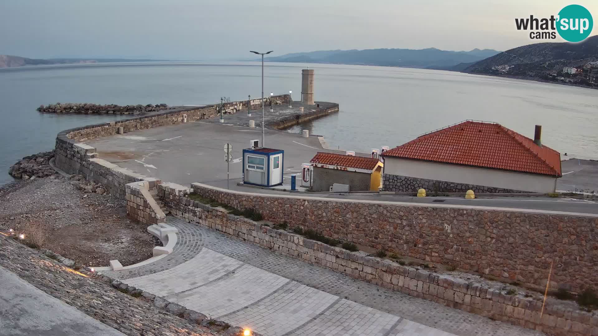 Web kamera Senj luka – Lukobran i svjetionik uživo