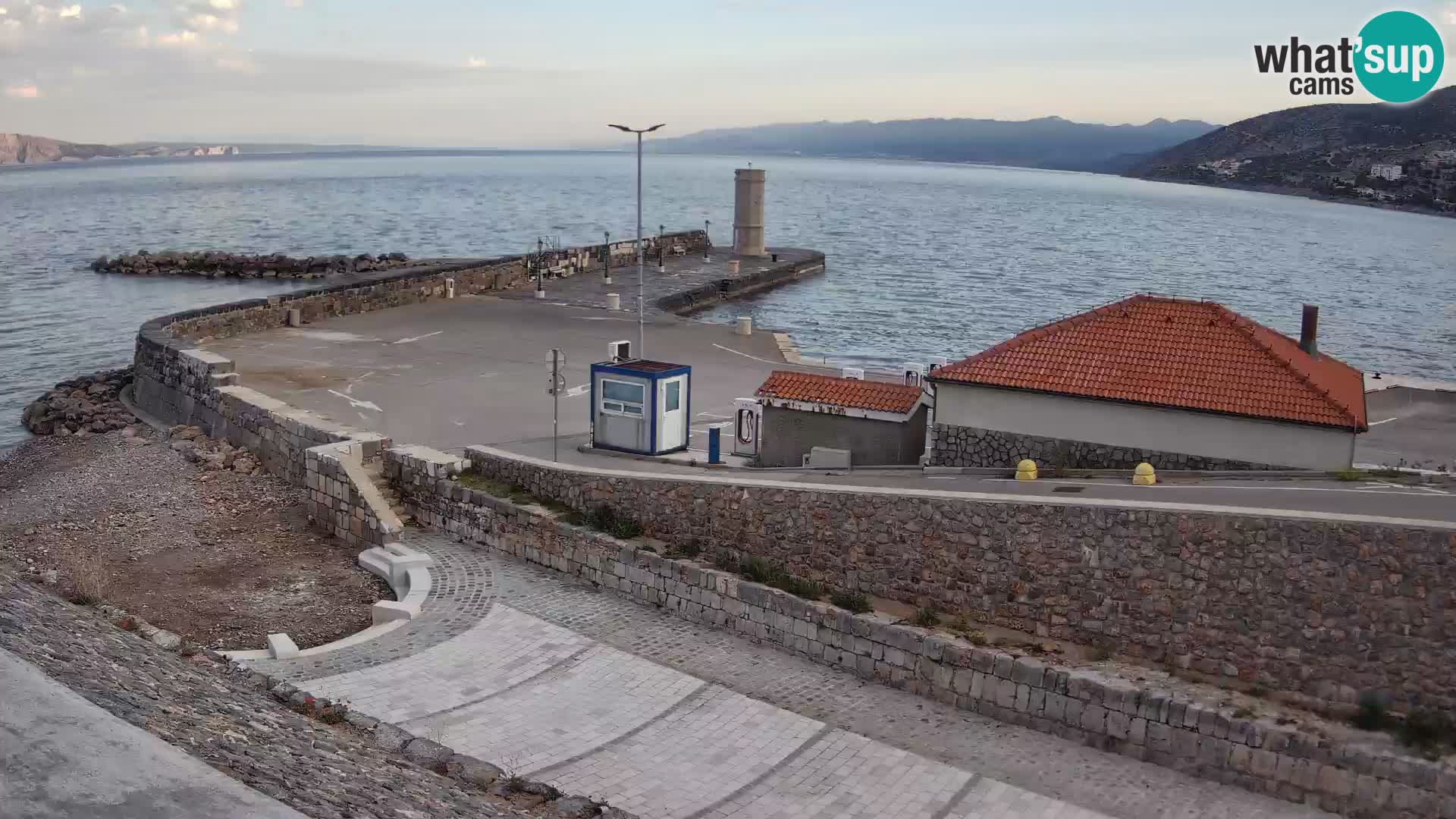 Senj Hafen Webcam – Wellenbrecher & Leuchtturm Liveblick