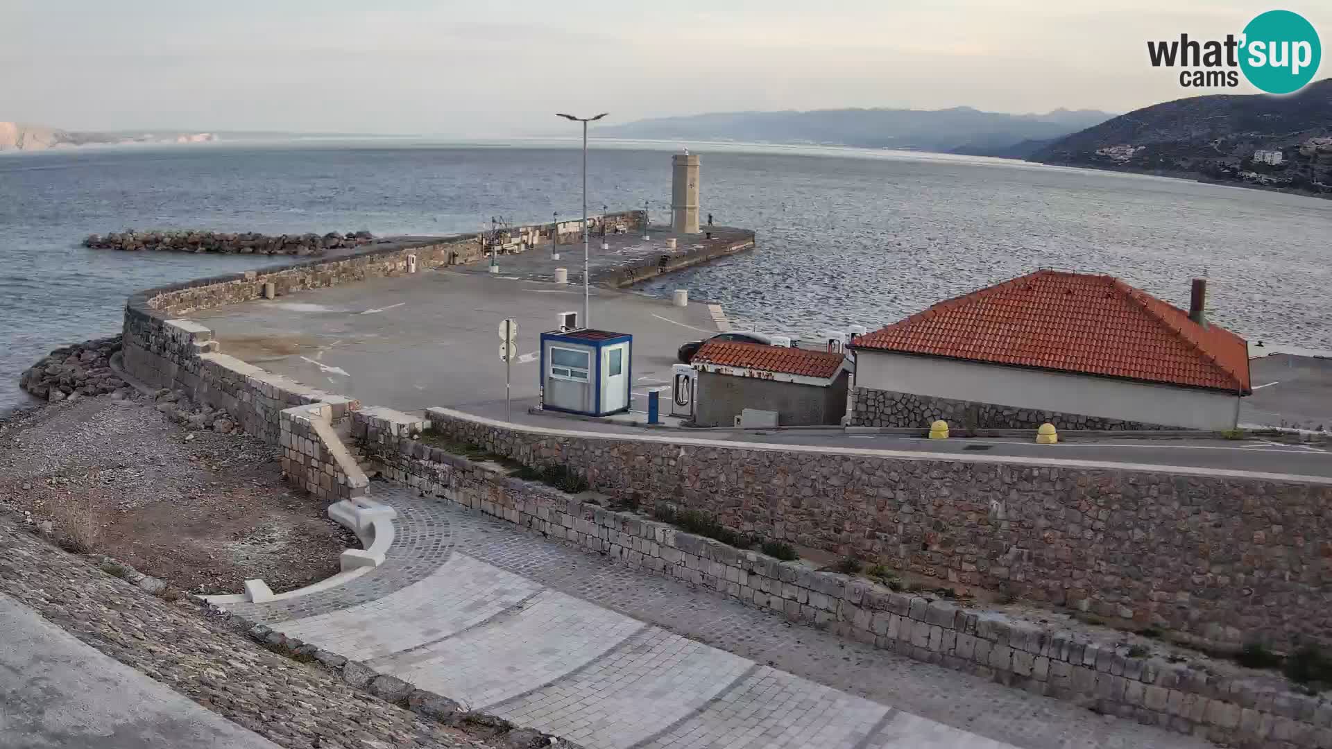 Web kamera Senj luka – Lukobran i svjetionik uživo