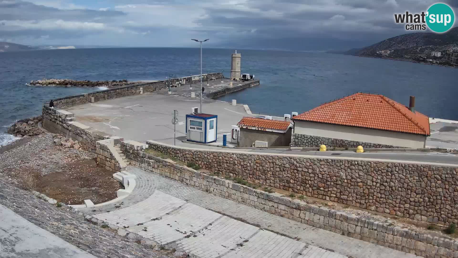 Webcam port de Senj – Vue sur la jetée et le phare