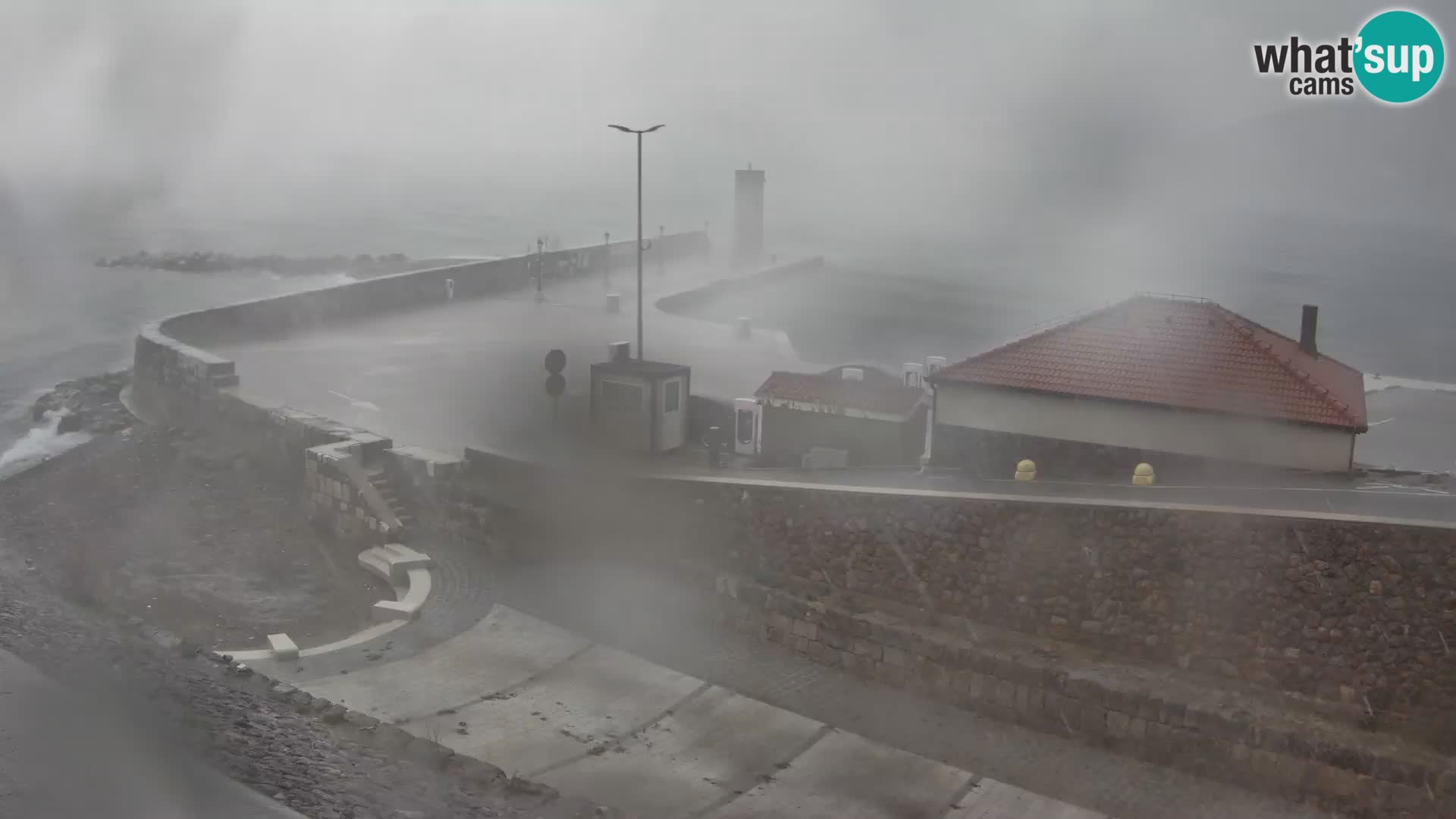 Webcam Porto di Segna – Frangiflutti e Faro in diretta