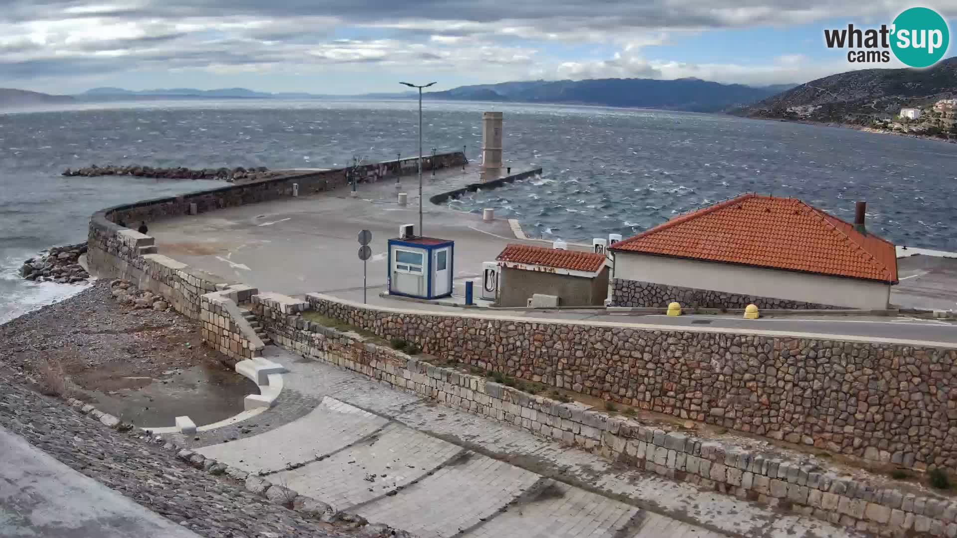 Webcam port de Senj – Vue sur la jetée et le phare