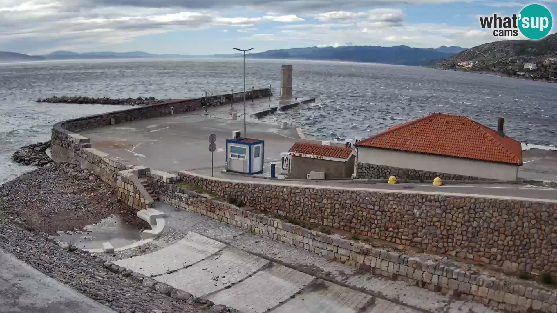 Webcam port de Senj – Vue sur la jetée et le phare