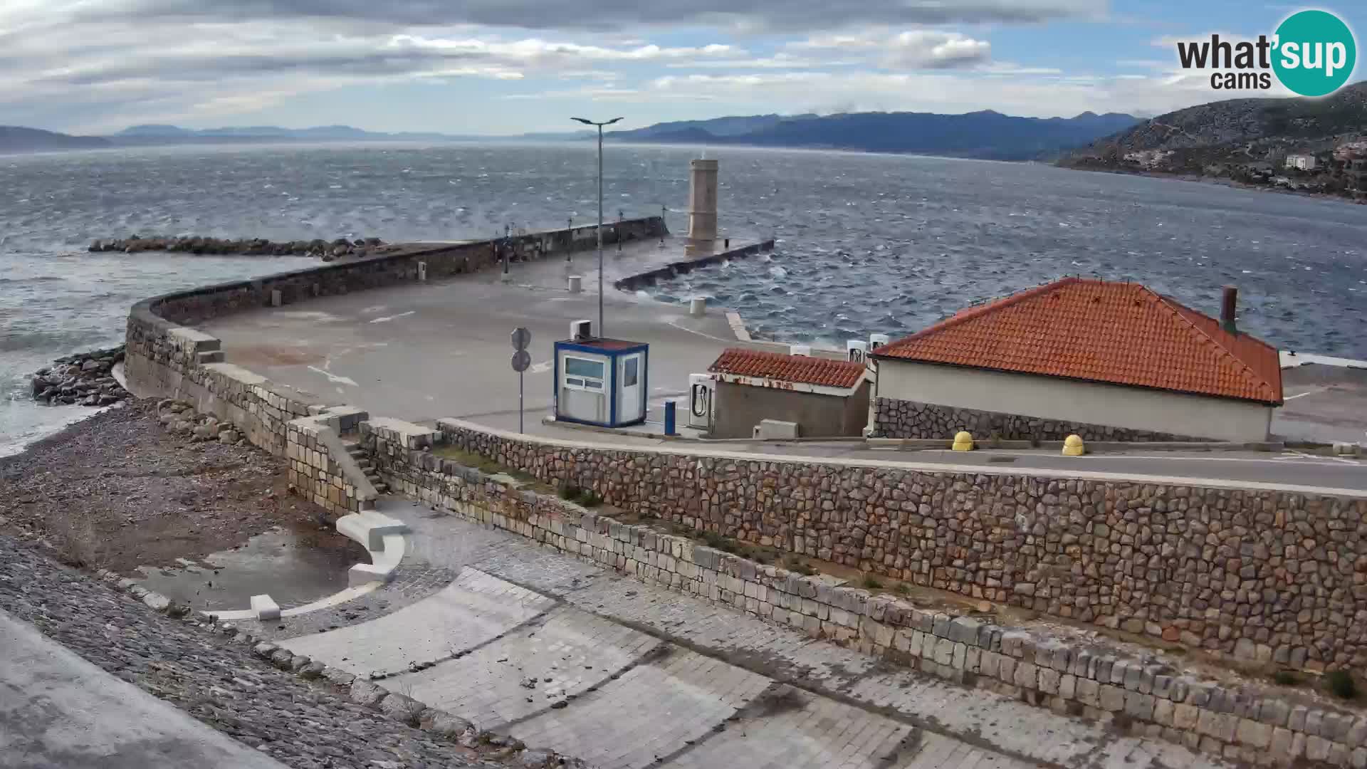 Webcam port de Senj – Vue sur la jetée et le phare