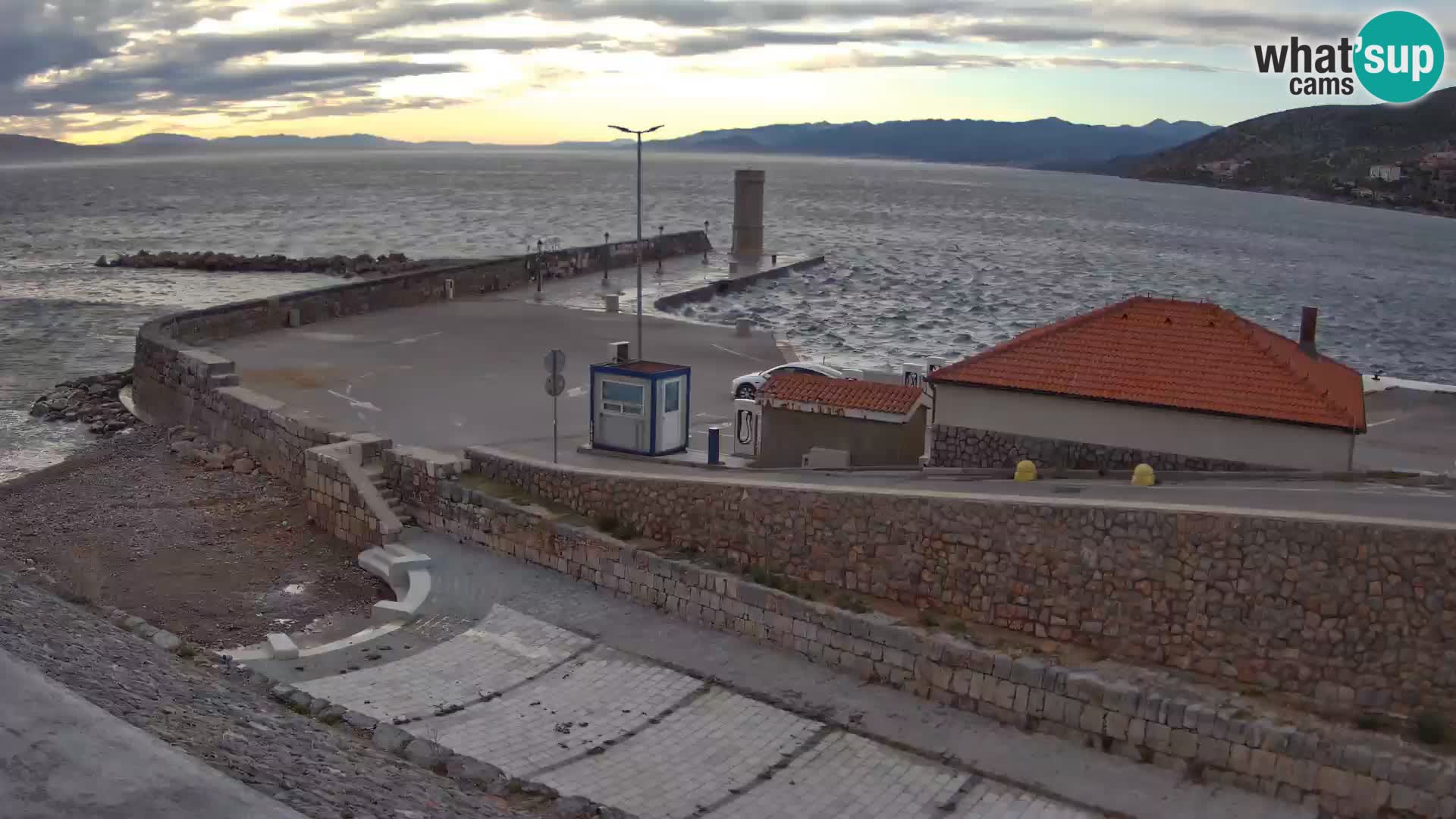 Webcam puerto de Senj – Rompeolas y faro en directo