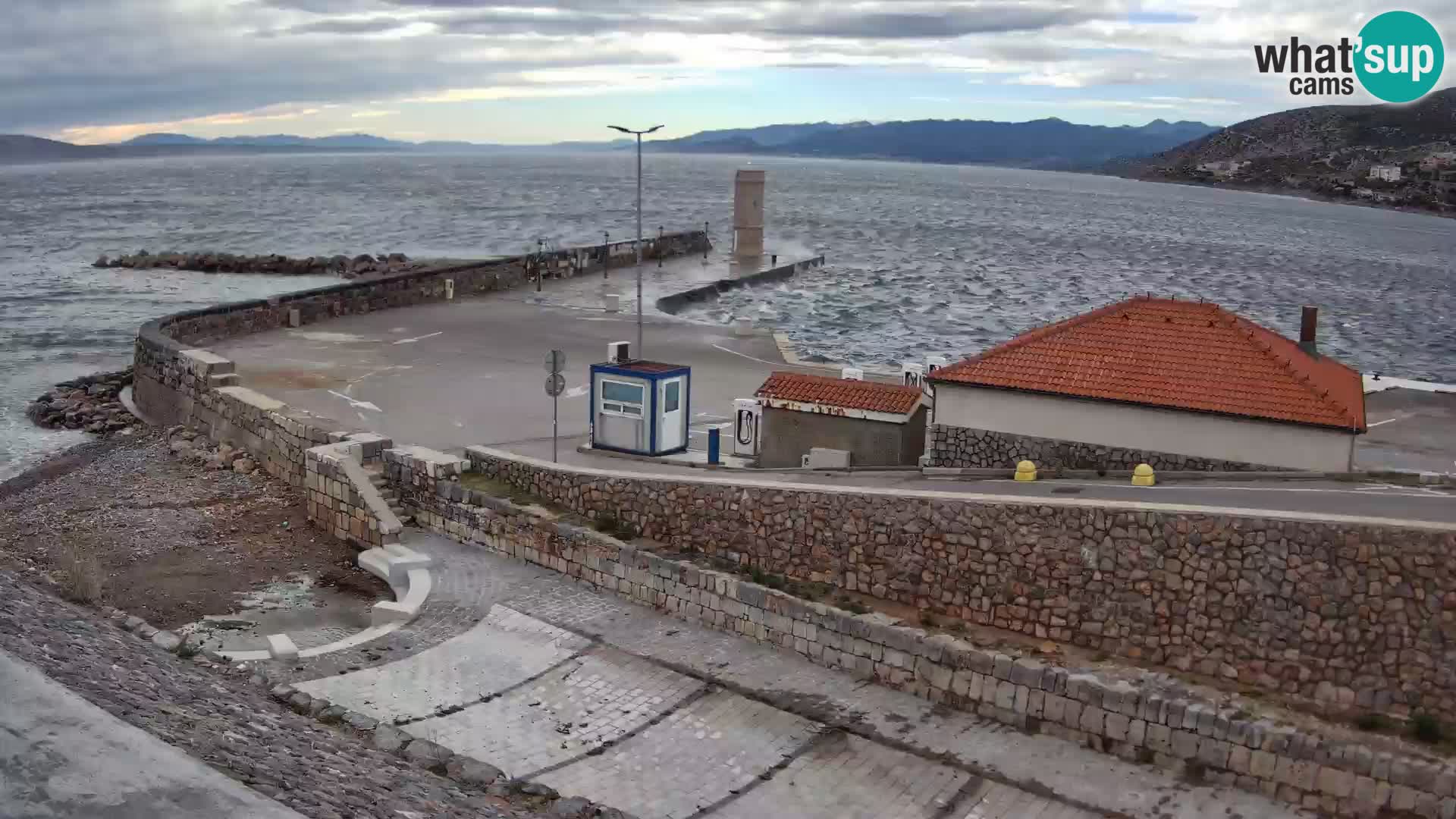 Webcam puerto de Senj – Rompeolas y faro en directo
