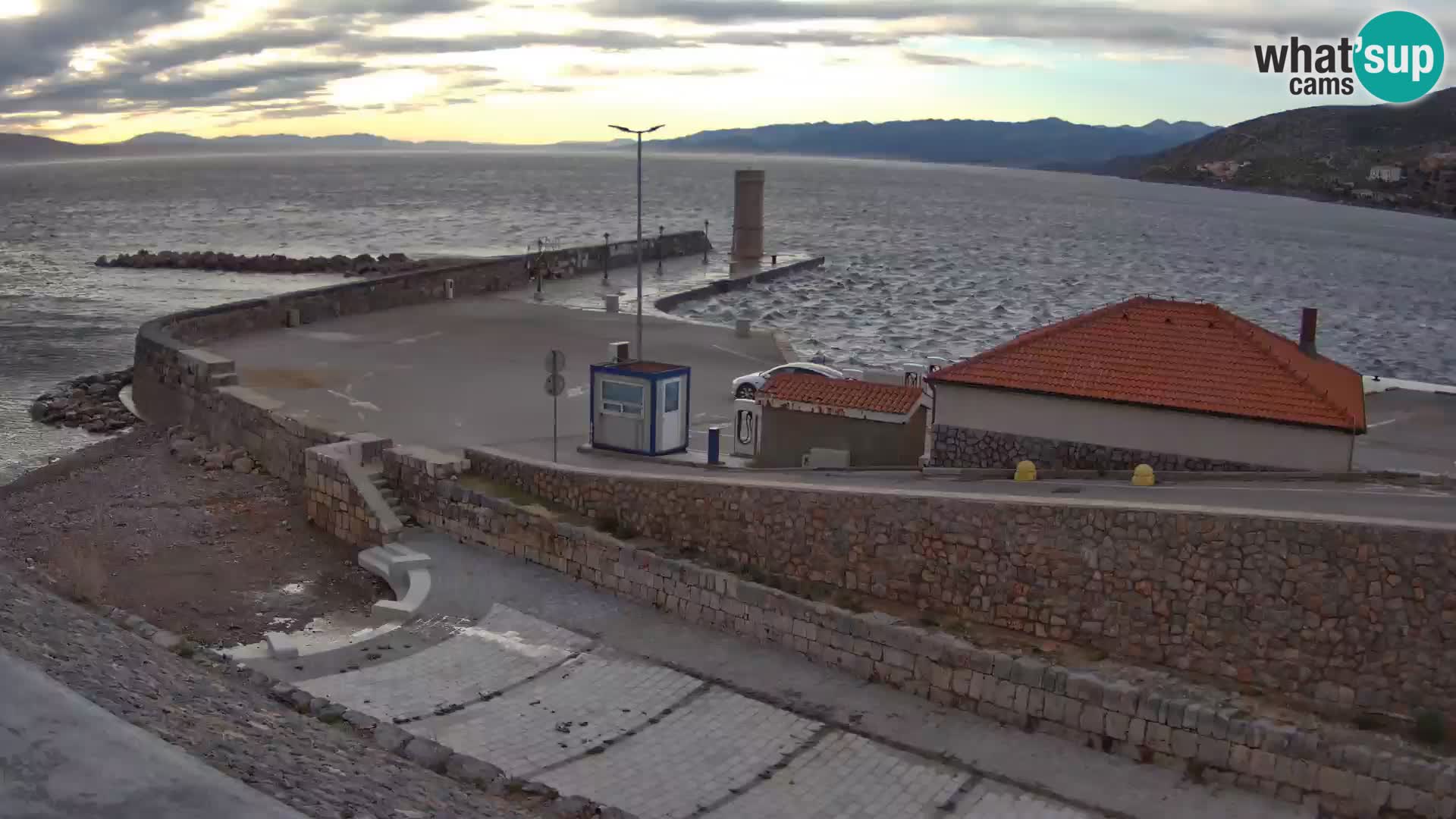 Webcam puerto de Senj – Rompeolas y faro en directo