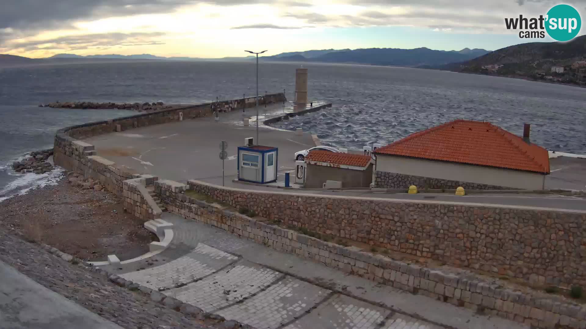 Senj Hafen Webcam – Wellenbrecher & Leuchtturm Liveblick