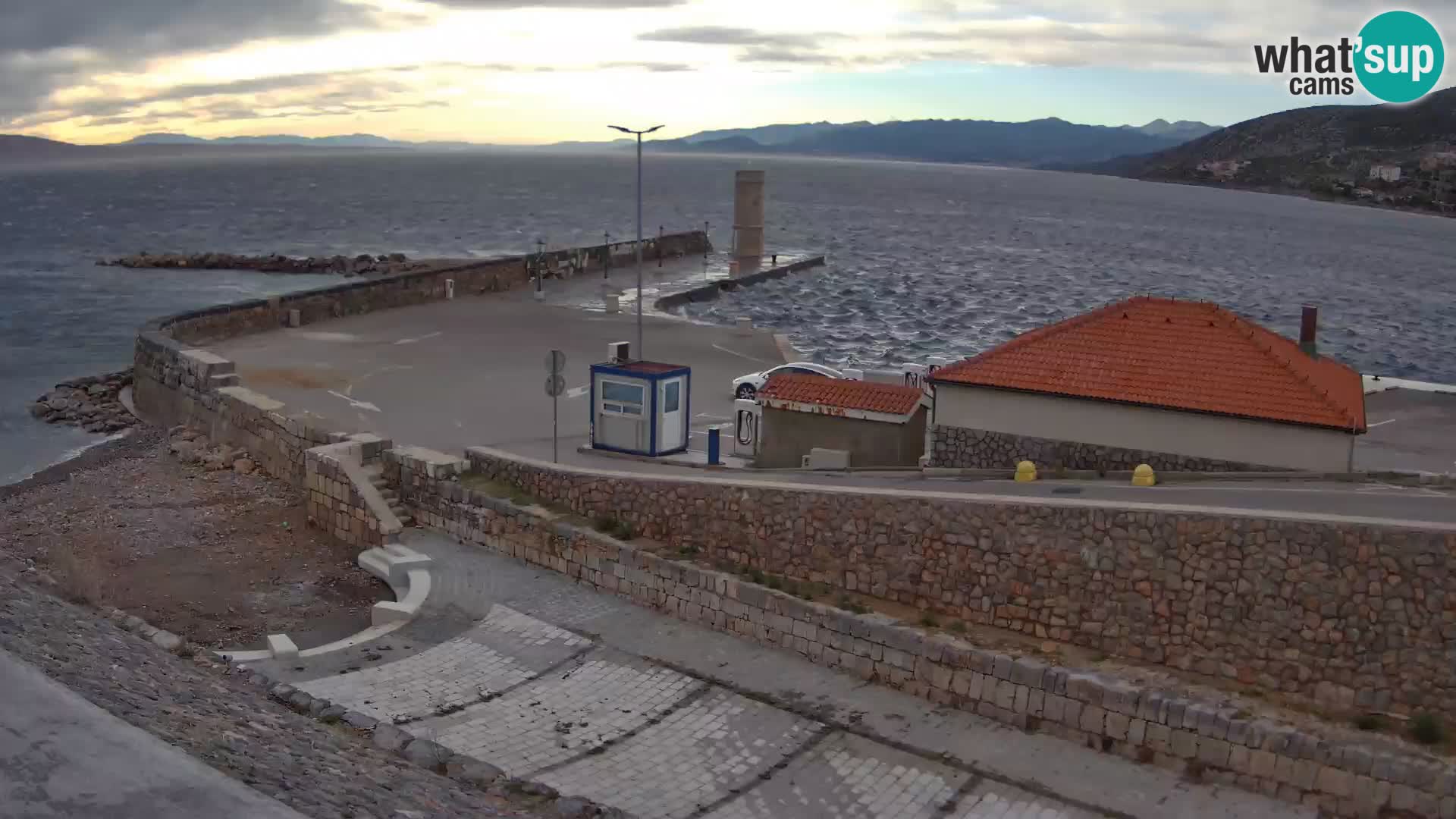 Webcam port de Senj – Vue sur la jetée et le phare