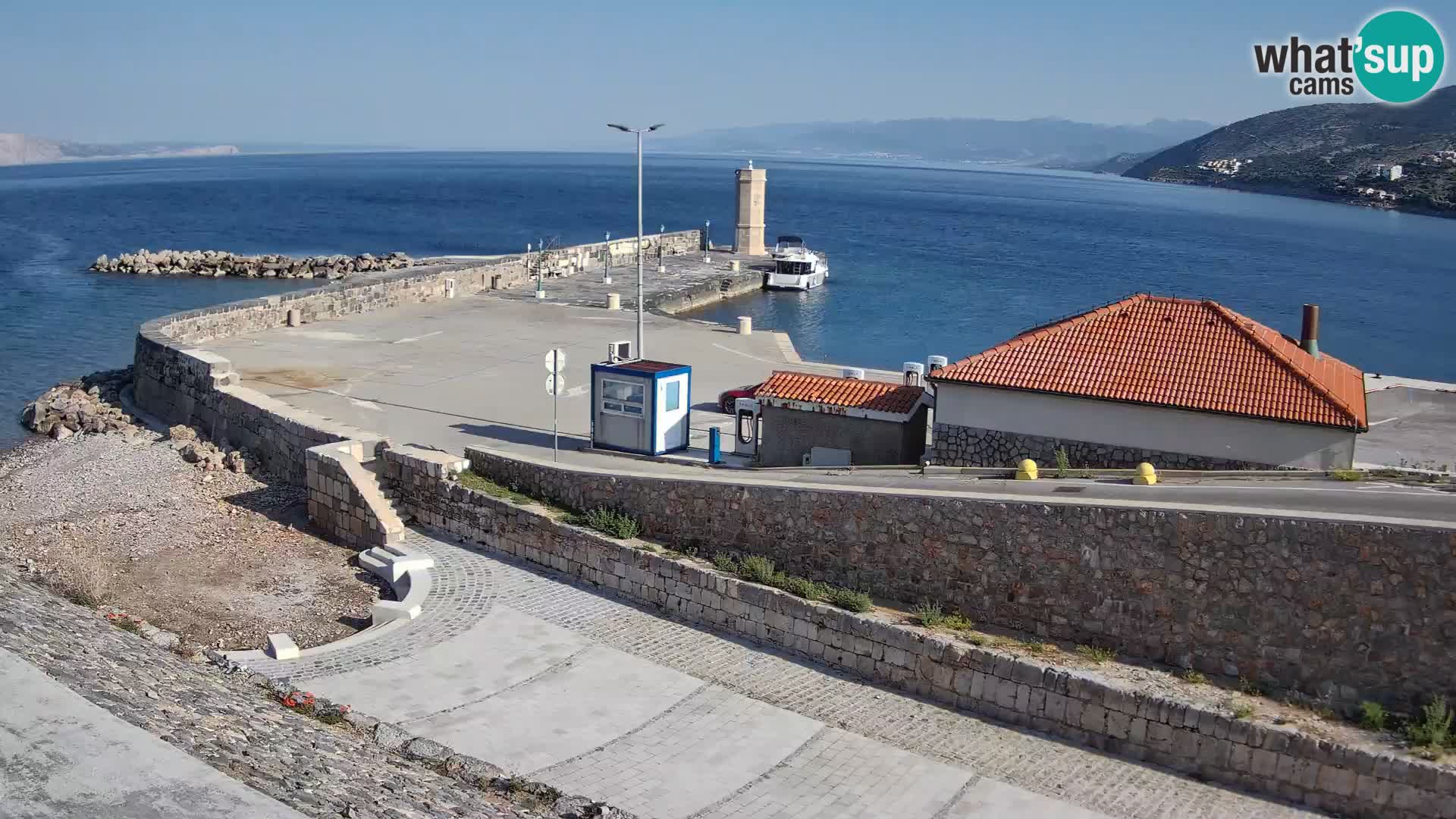 Webcam port de Senj – Vue sur la jetée et le phare