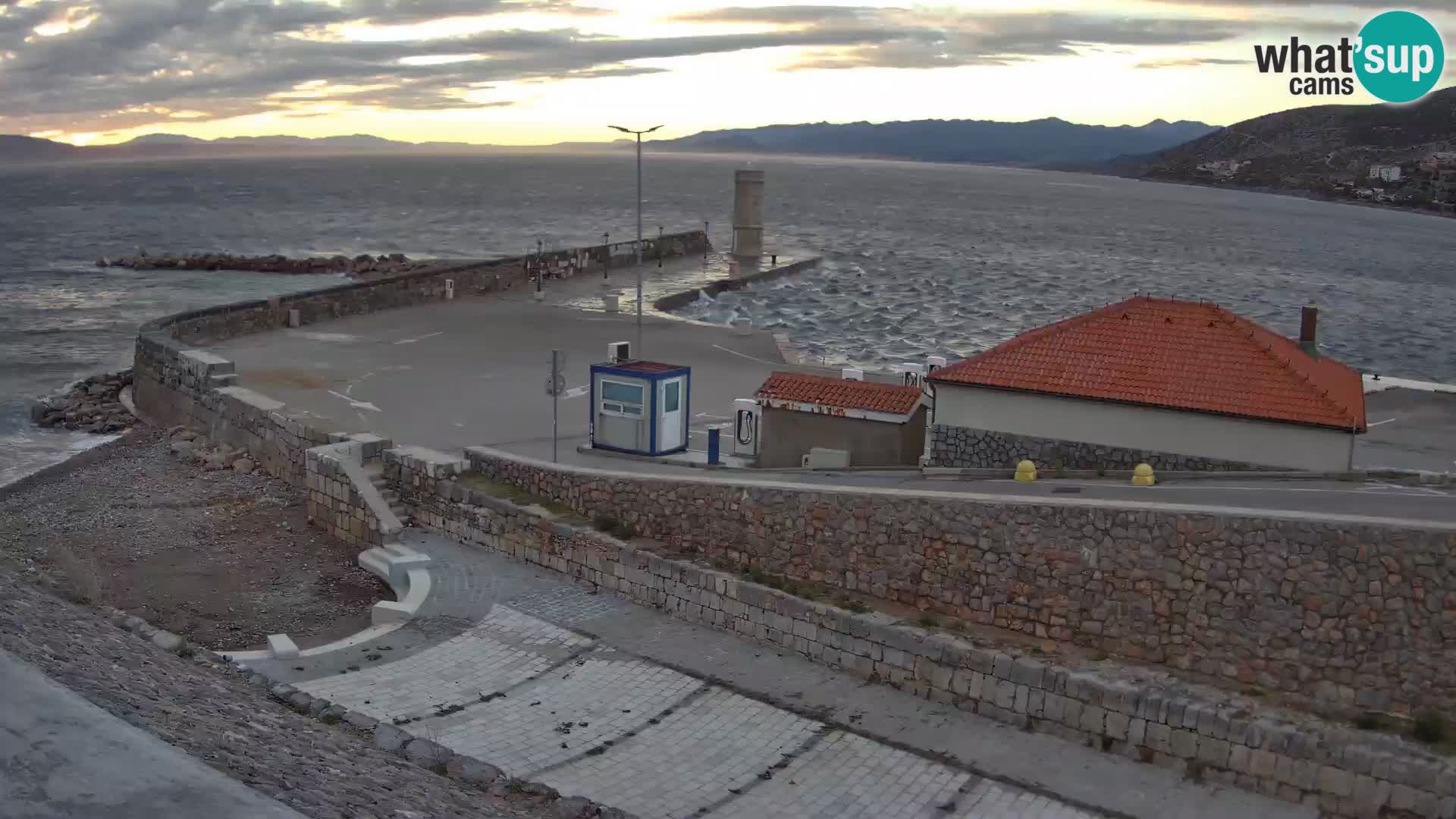 Webcam puerto de Senj – Rompeolas y faro en directo