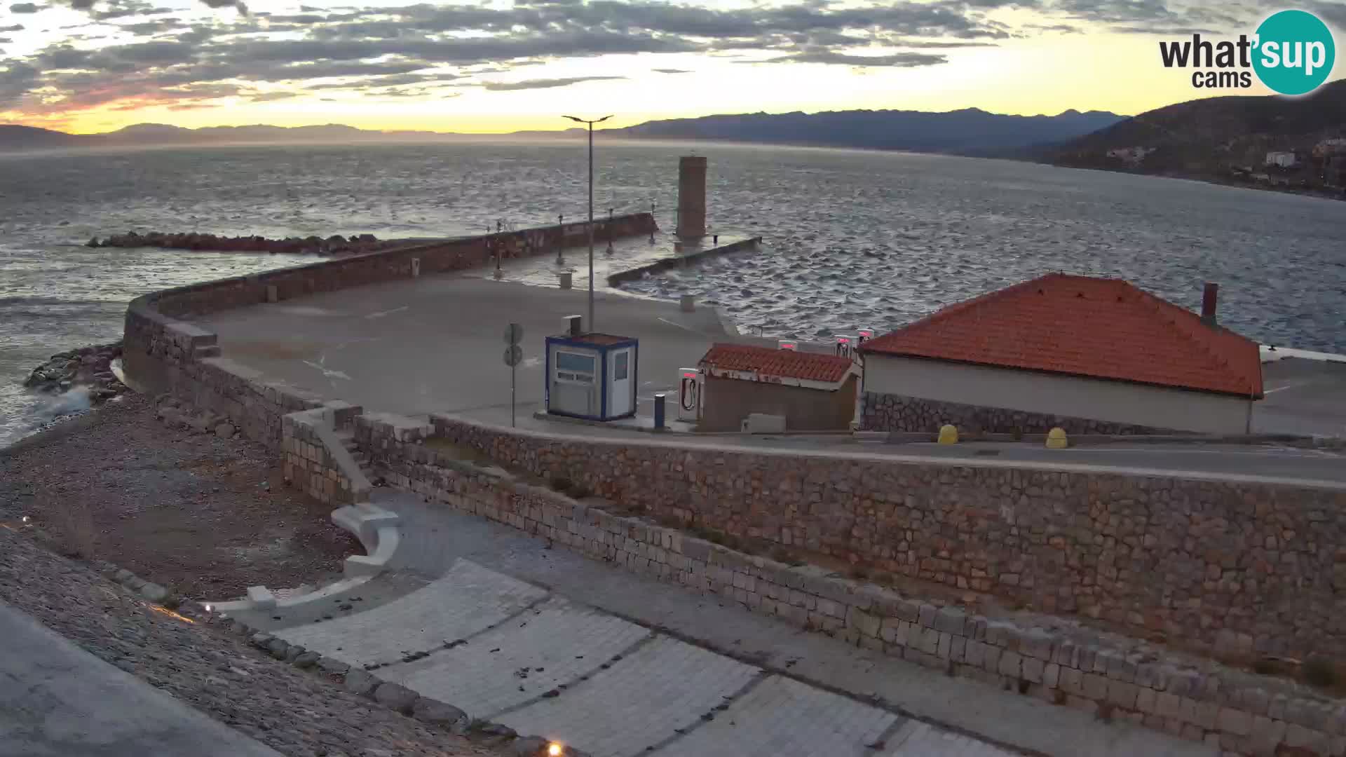 Webcam puerto de Senj – Rompeolas y faro en directo