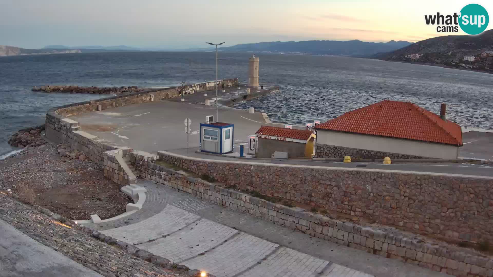 Webcam port de Senj – Vue sur la jetée et le phare