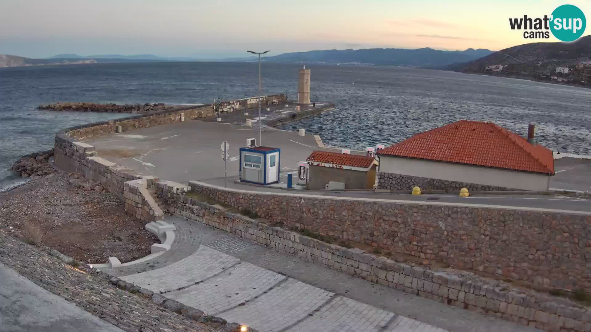 Web kamera Senj luka – Lukobran i svjetionik uživo