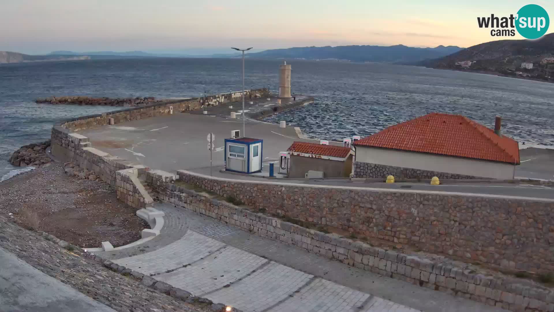 Senj Hafen Webcam – Wellenbrecher & Leuchtturm Liveblick