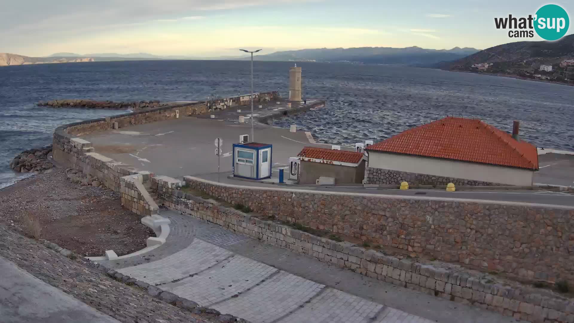 Webcam puerto de Senj – Rompeolas y faro en directo