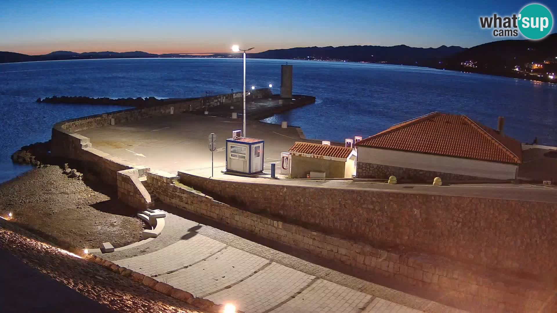 Senj Hafen Webcam – Wellenbrecher & Leuchtturm Liveblick