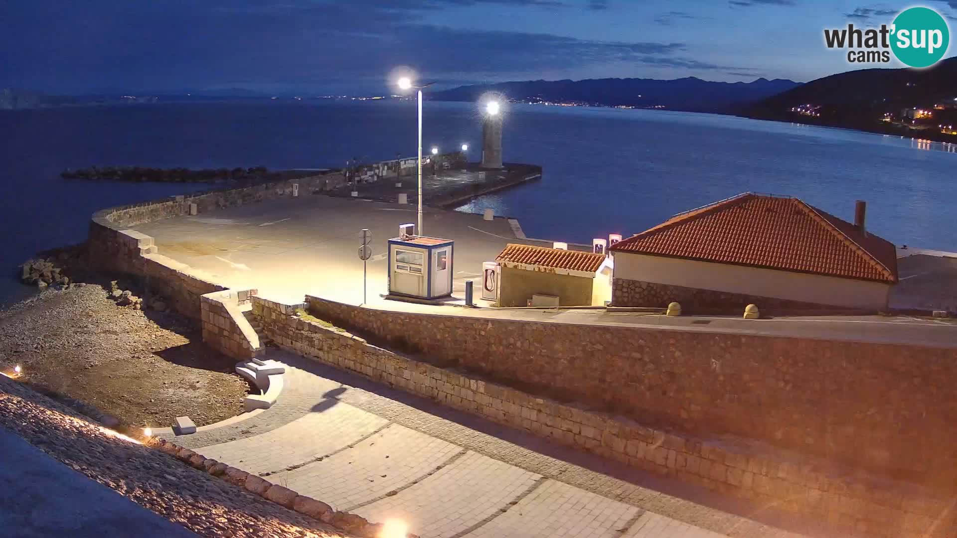 Senj Hafen Webcam – Wellenbrecher & Leuchtturm Liveblick
