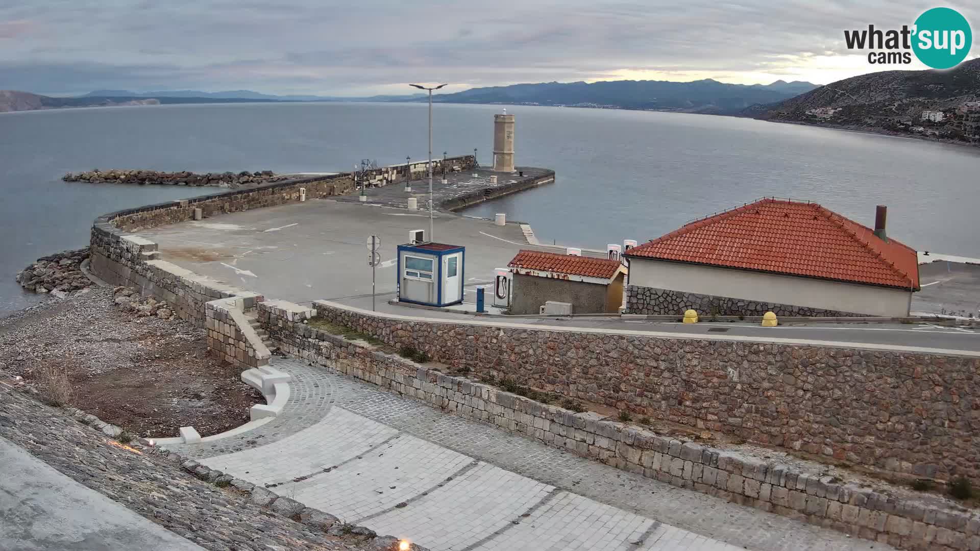 Senj Hafen Webcam – Wellenbrecher & Leuchtturm Liveblick