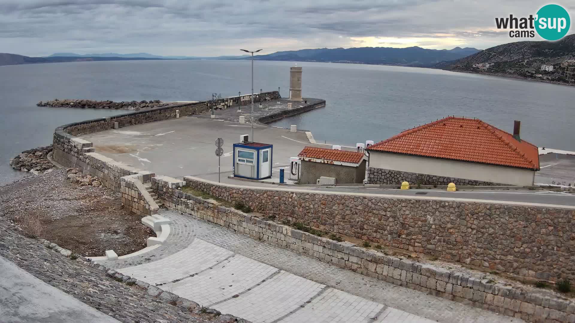 Web kamera Senj luka – Lukobran i svjetionik uživo