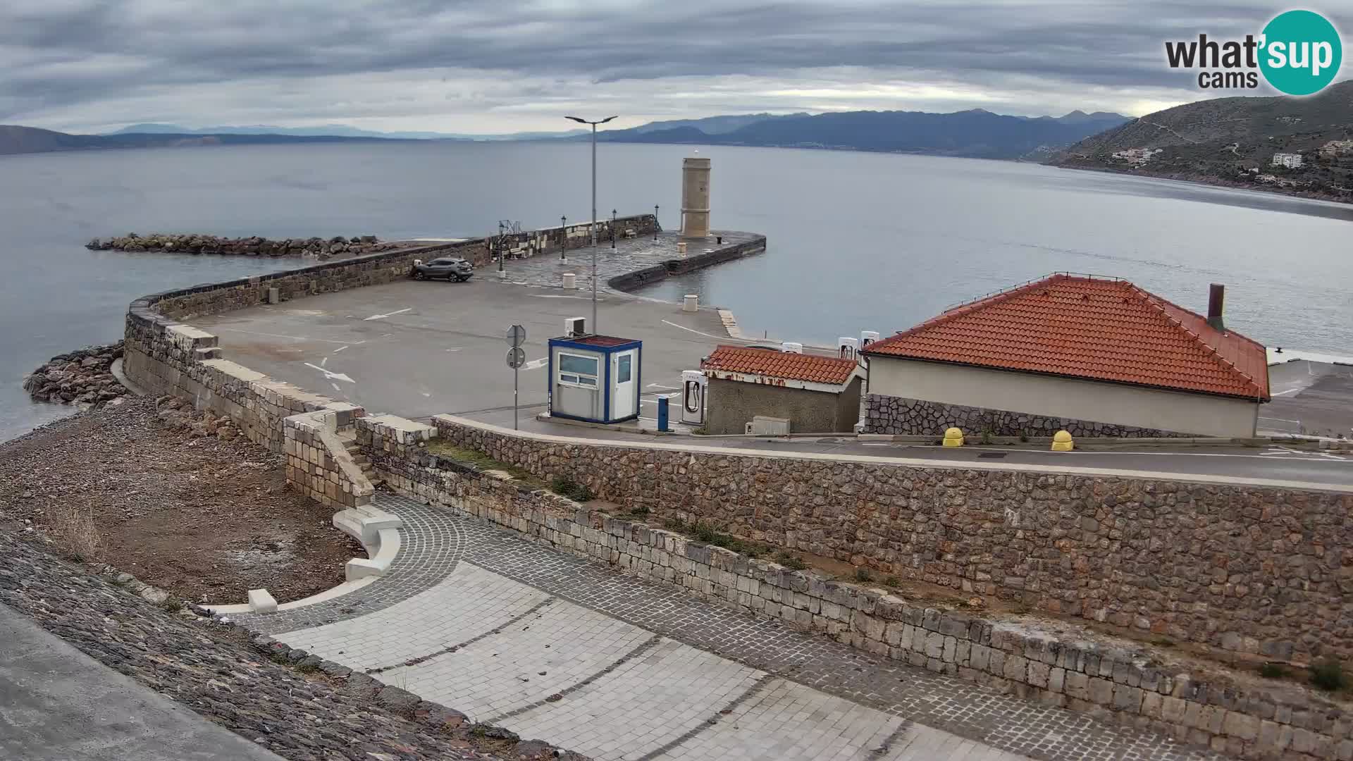Webcam port de Senj – Vue sur la jetée et le phare