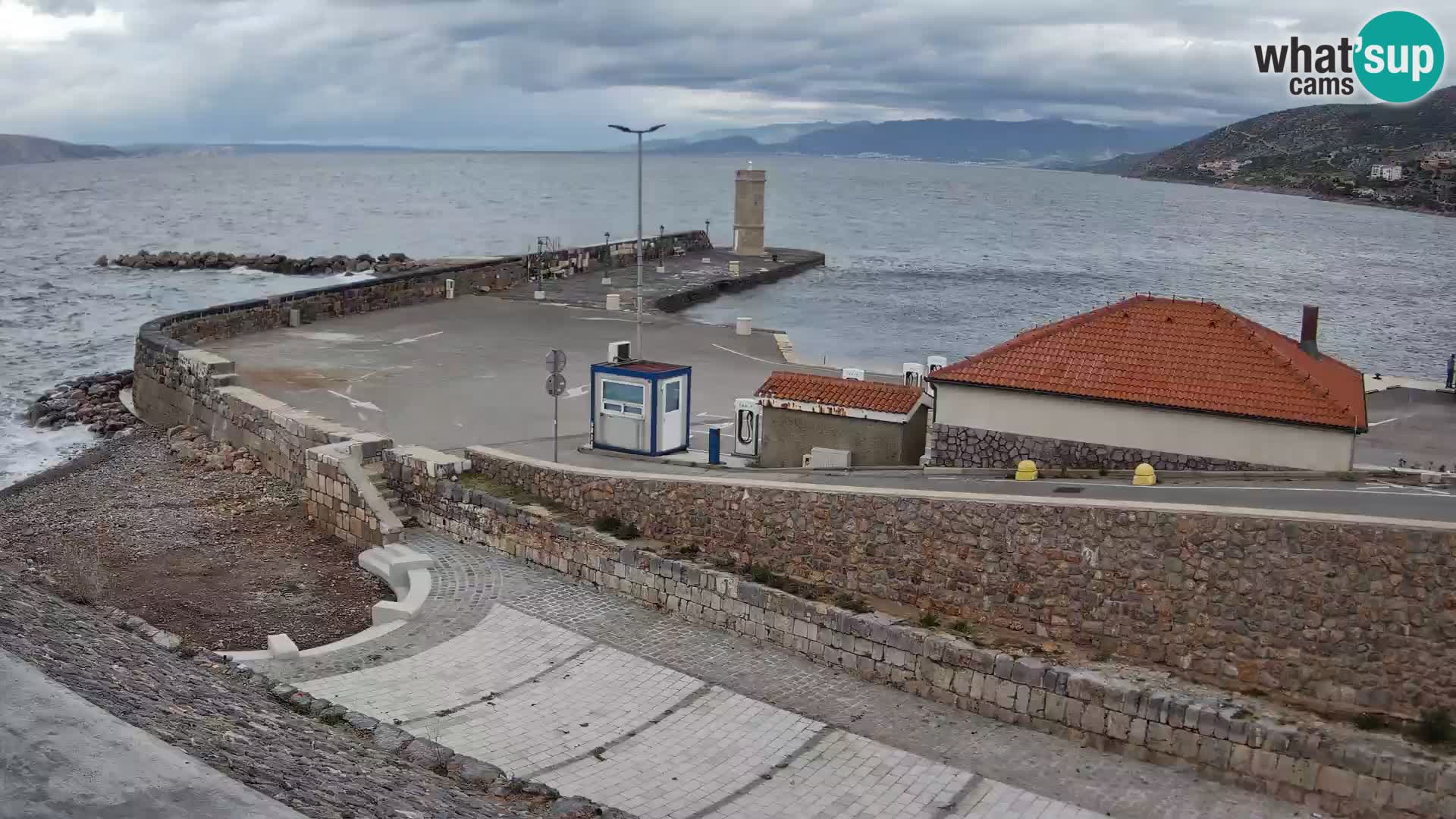 Webcam port de Senj – Vue sur la jetée et le phare