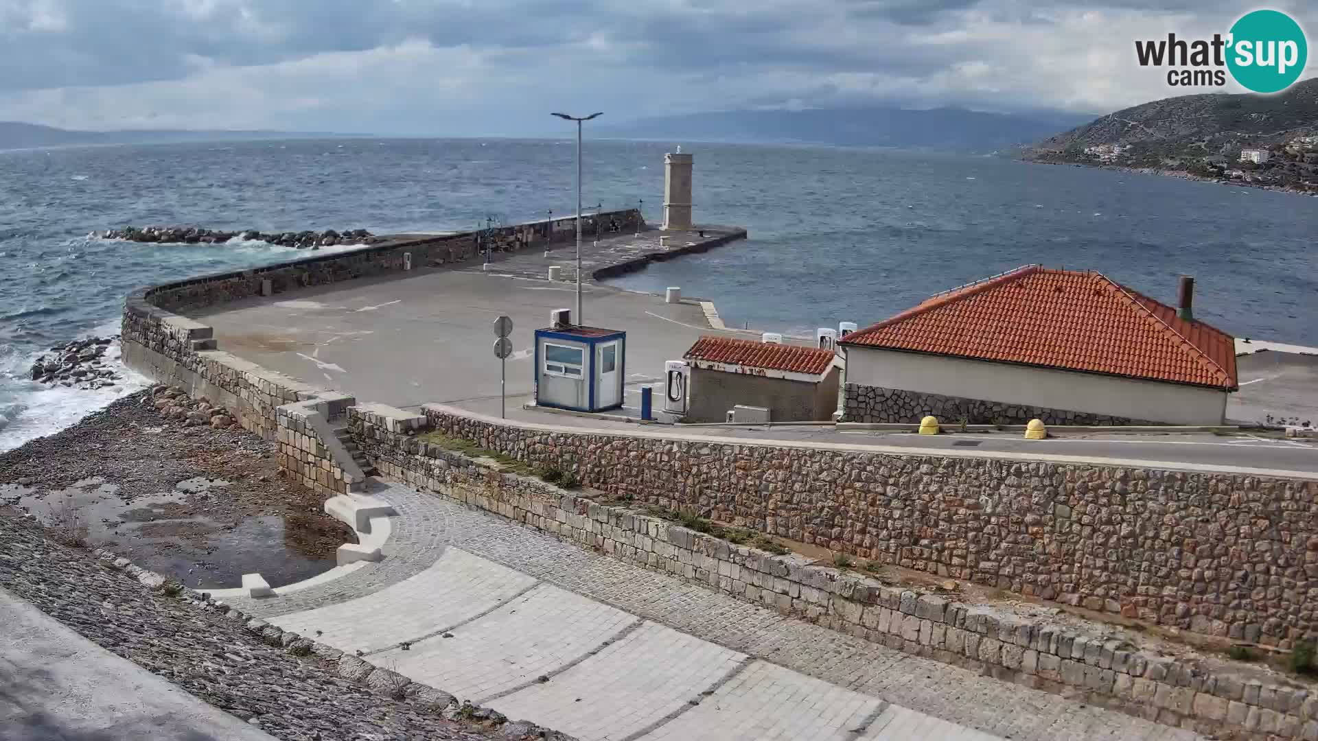 Webcam port de Senj – Vue sur la jetée et le phare