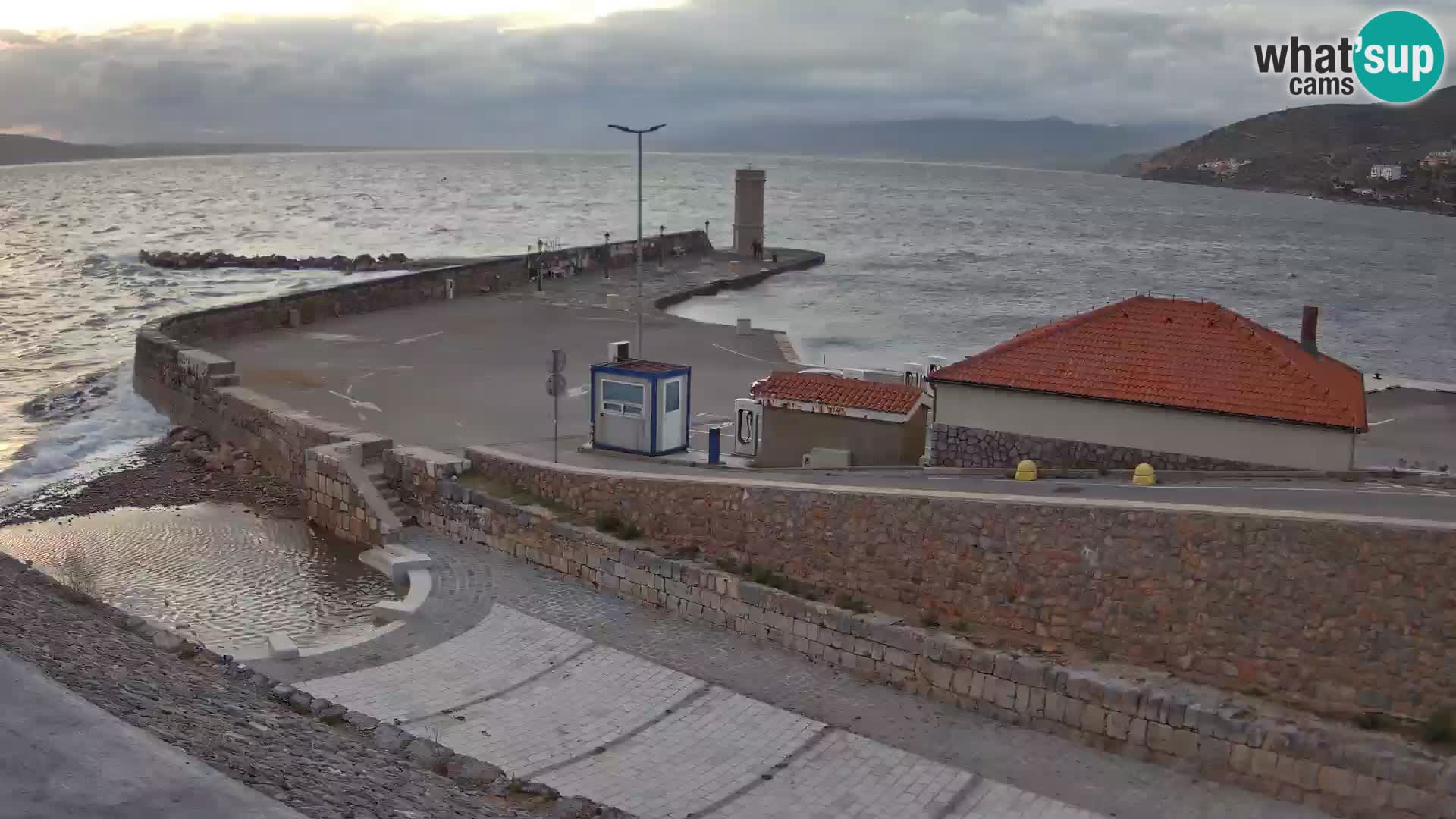 Senj Harbour Webcam – Breakwater & Lighthouse Live View