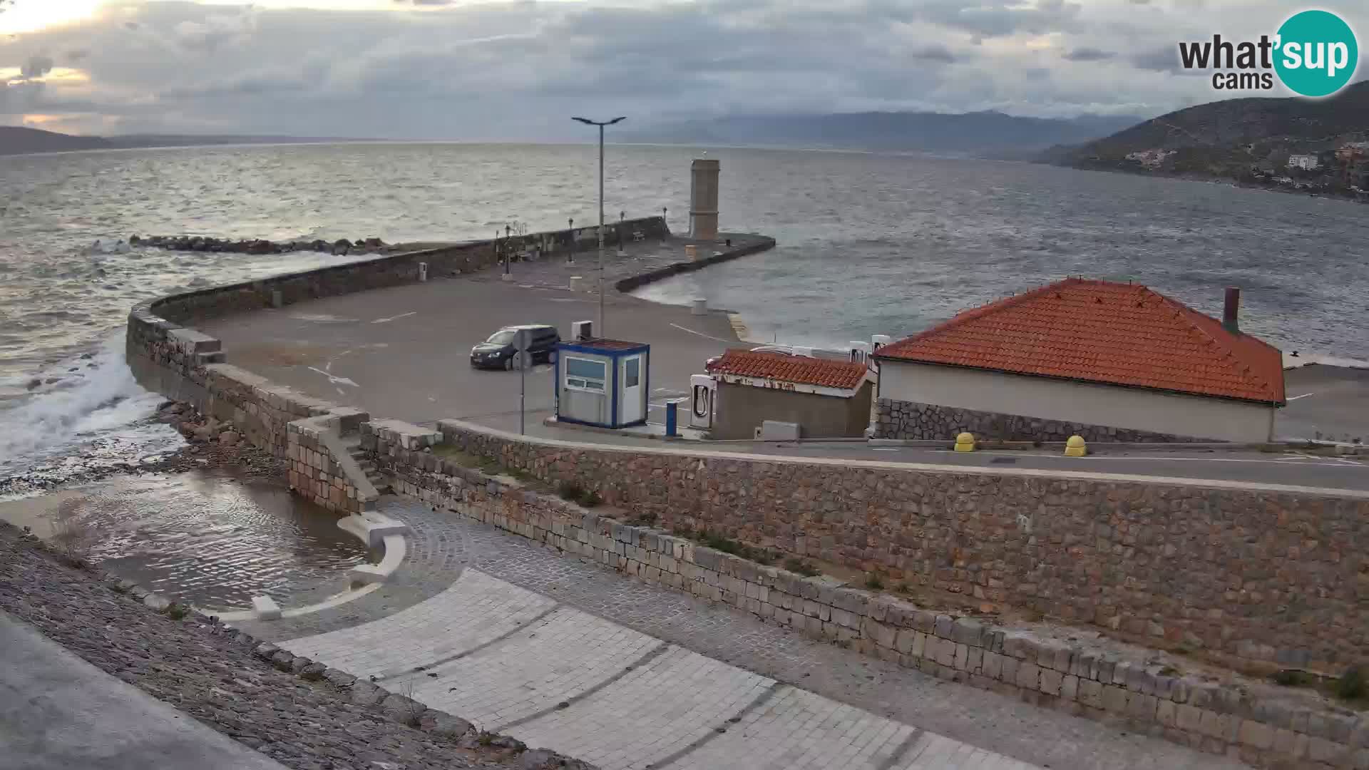 Webcam puerto de Senj – Rompeolas y faro en directo
