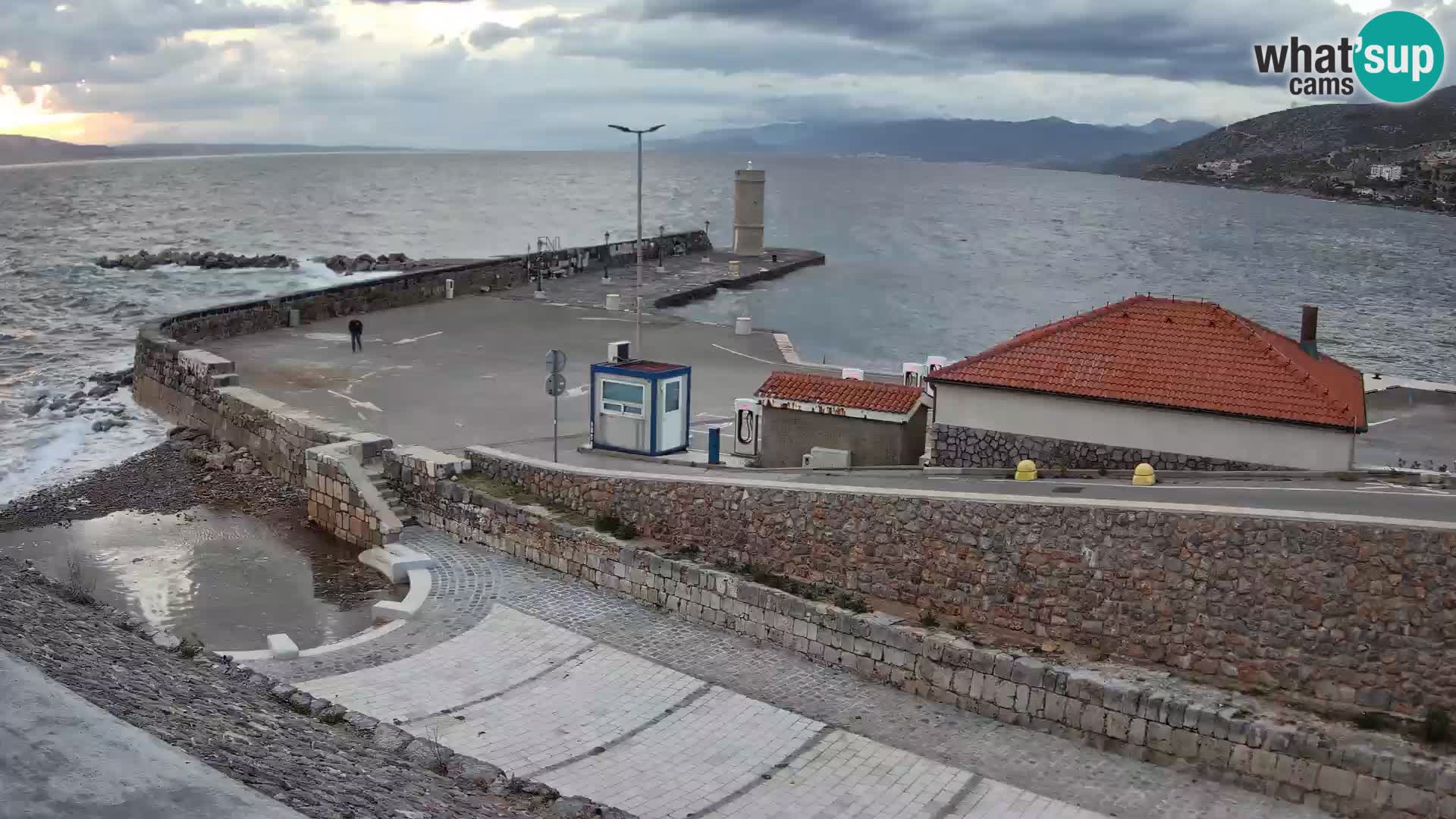 Senj Hafen Webcam – Wellenbrecher & Leuchtturm Liveblick
