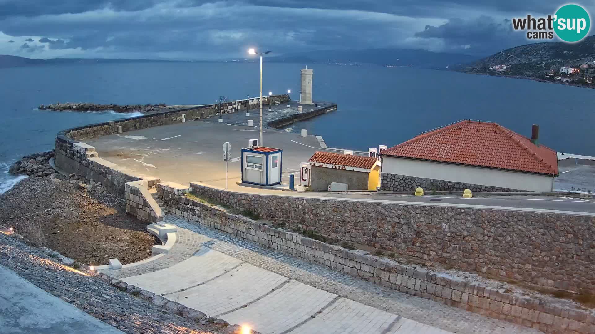 Senj Hafen Webcam – Wellenbrecher & Leuchtturm Liveblick