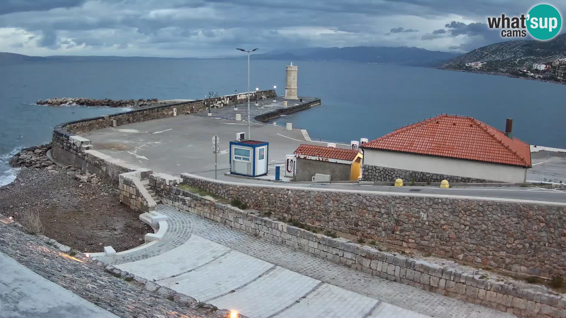 Senj Hafen Webcam – Wellenbrecher & Leuchtturm Liveblick