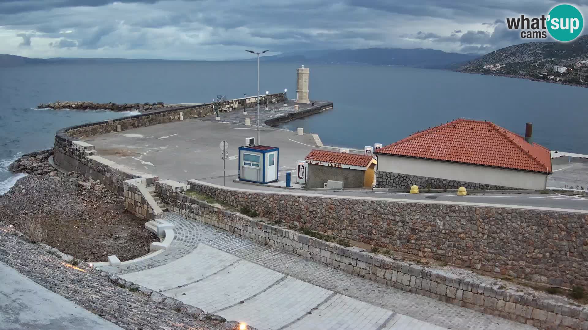 Web kamera Senj luka – Lukobran i svjetionik uživo