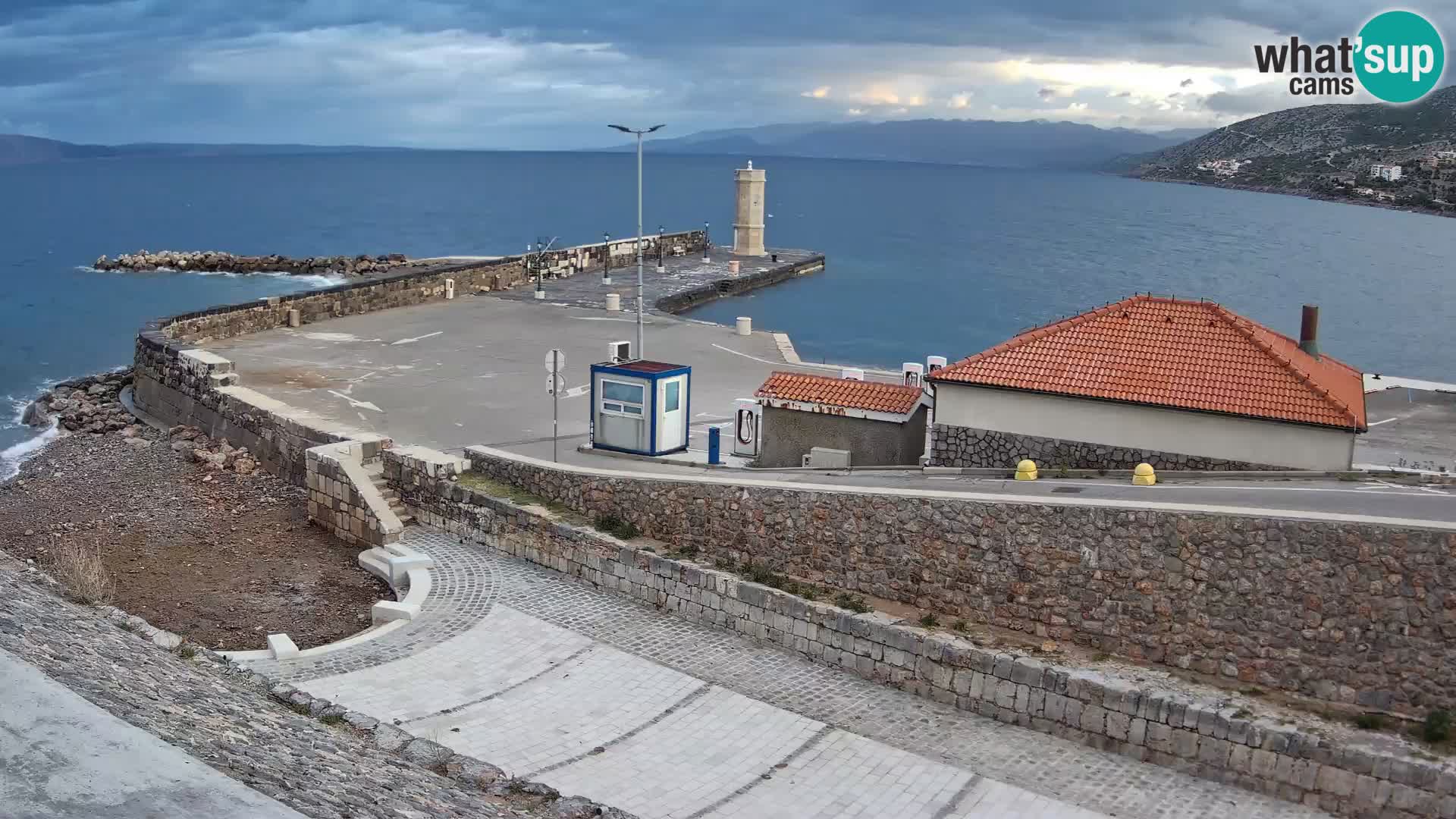 Webcam port de Senj – Vue sur la jetée et le phare