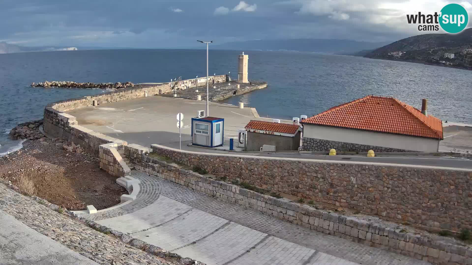 Web kamera Senj luka – Lukobran i svjetionik uživo