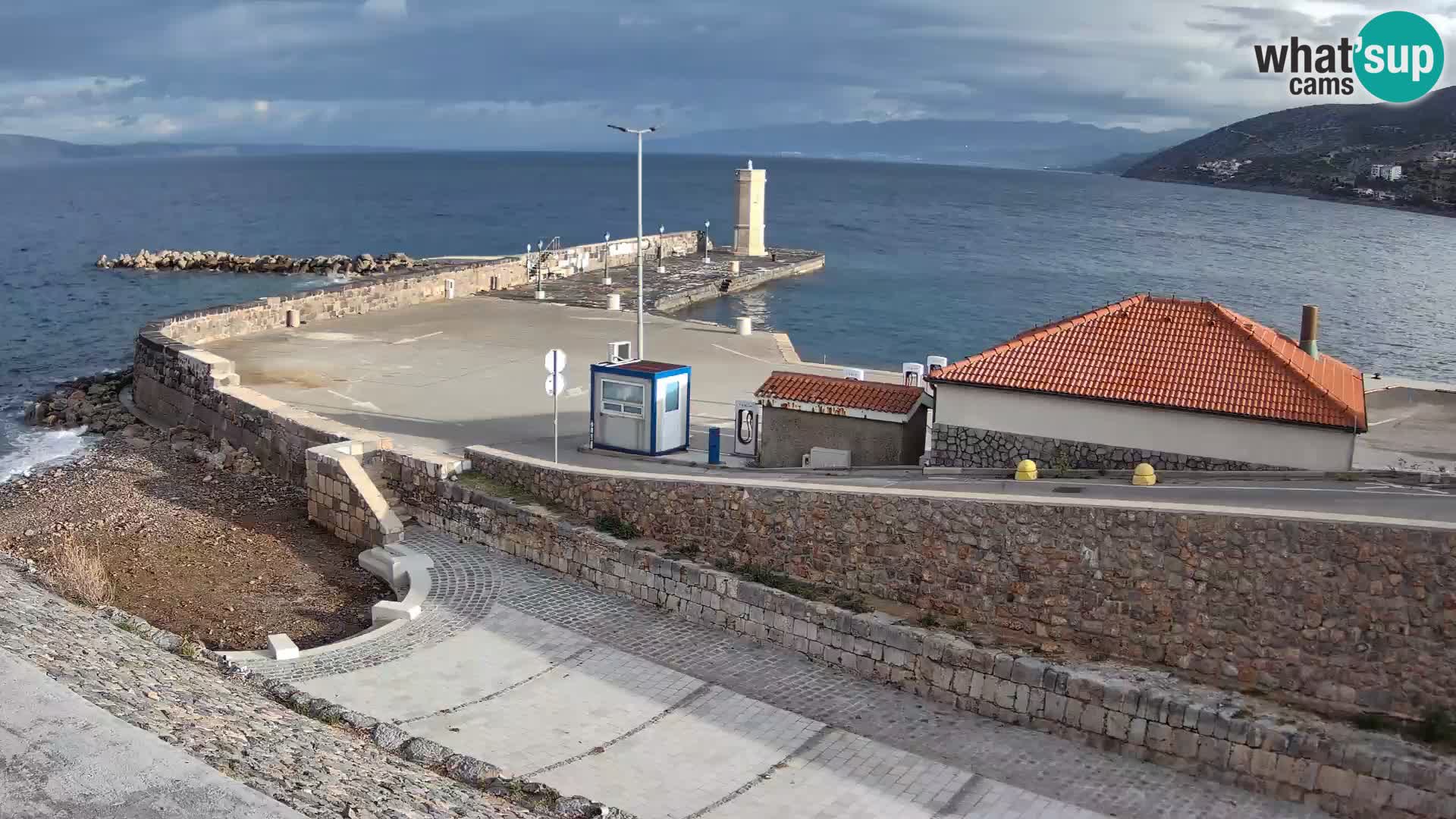 Webcam puerto de Senj – Rompeolas y faro en directo