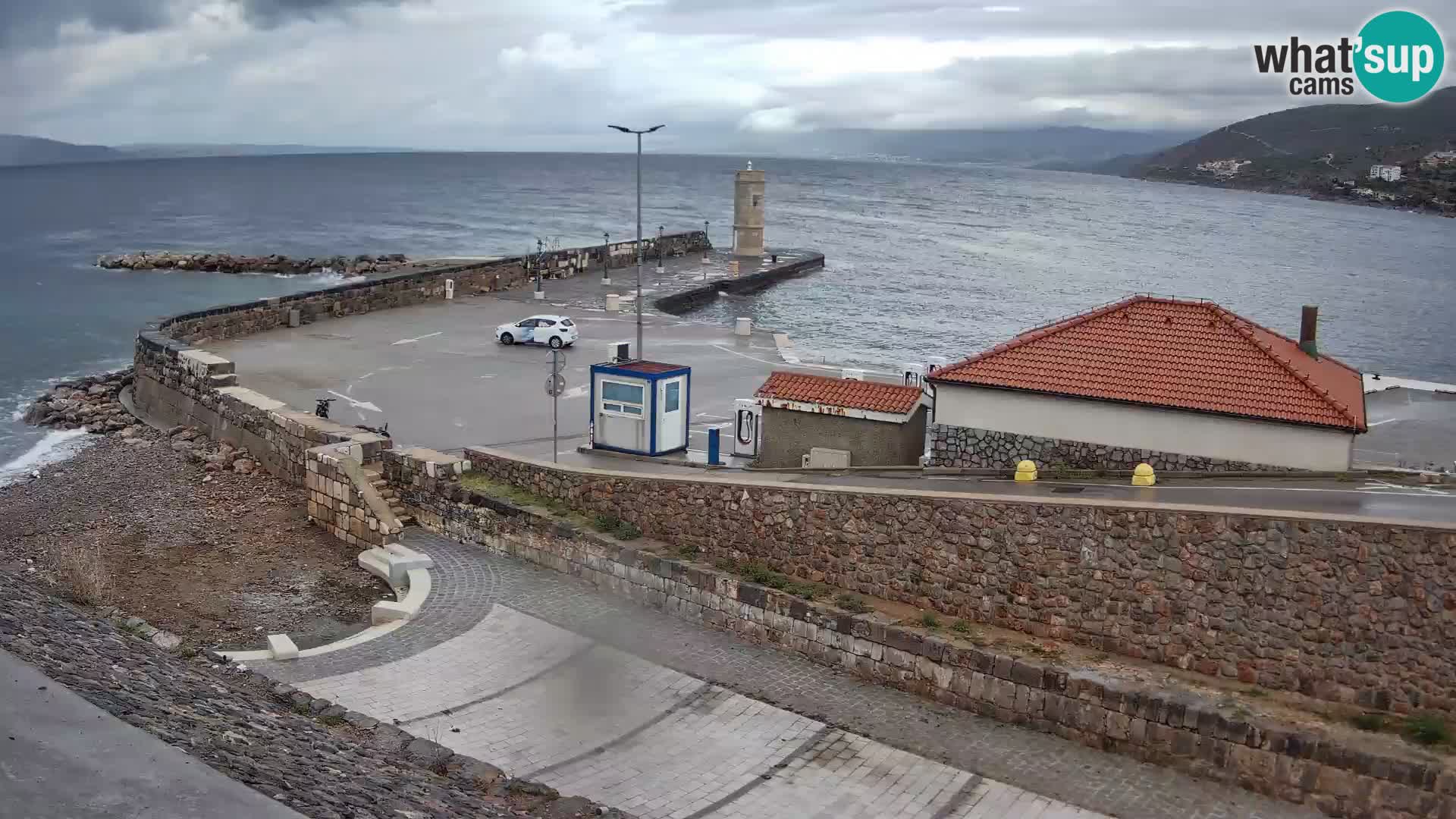 Senj Hafen Webcam – Wellenbrecher & Leuchtturm Liveblick