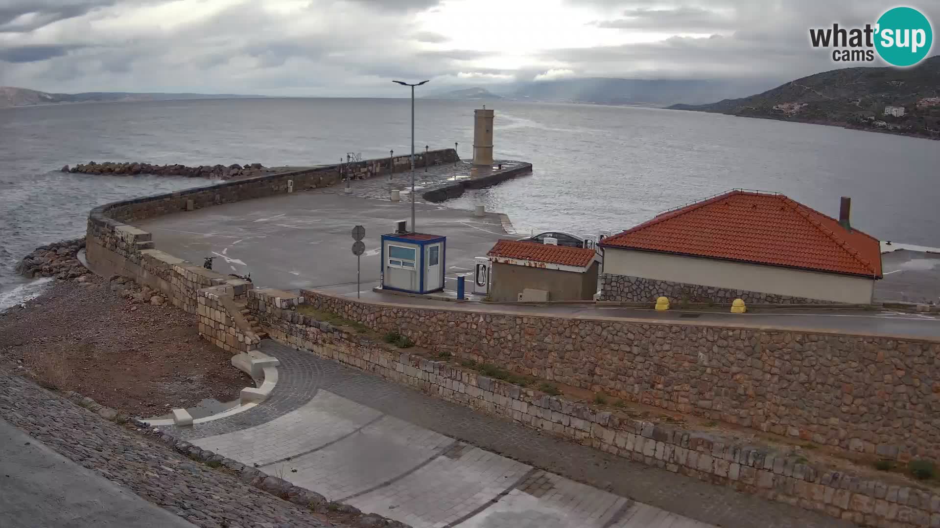 Webcam port de Senj – Vue sur la jetée et le phare