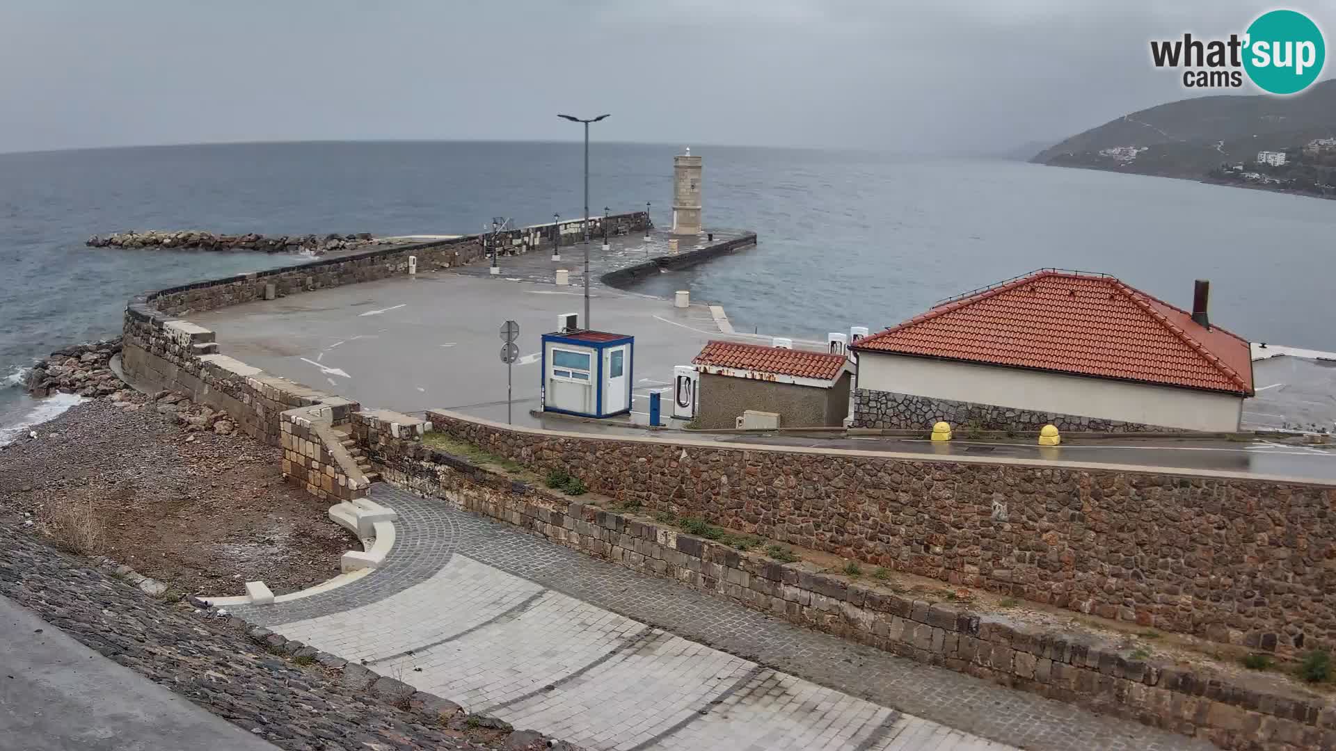Senj Hafen Webcam – Wellenbrecher & Leuchtturm Liveblick