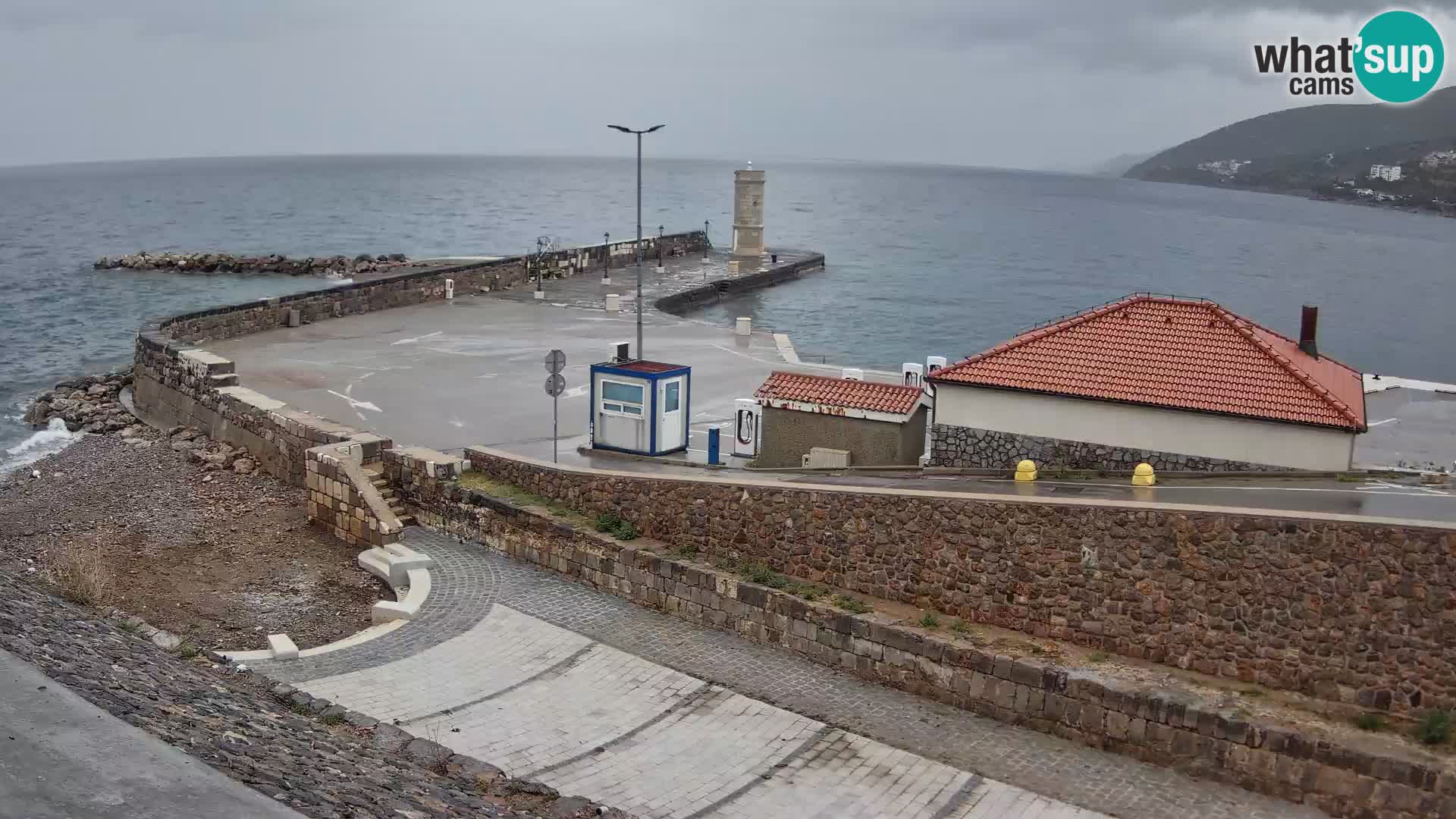 Webcam puerto de Senj – Rompeolas y faro en directo