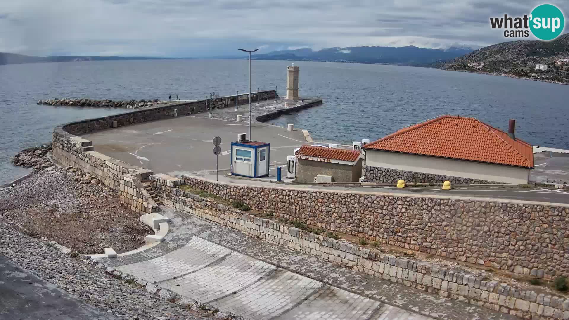 Webcam port de Senj – Vue sur la jetée et le phare