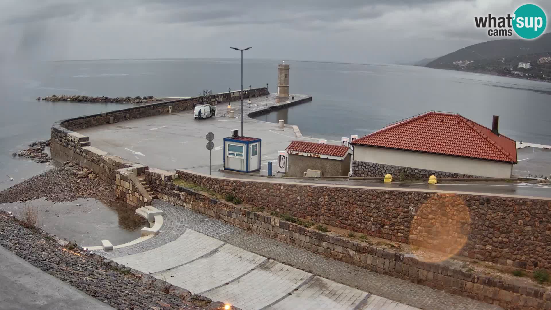 Webcam port de Senj – Vue sur la jetée et le phare