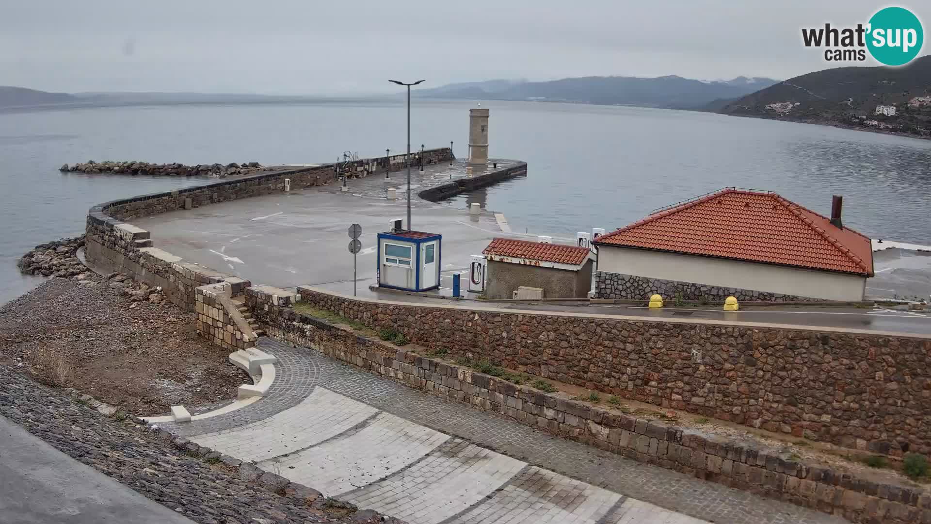Senj Hafen Webcam – Wellenbrecher & Leuchtturm Liveblick