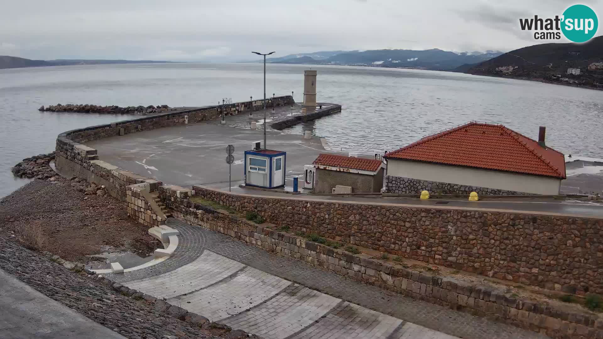 Web kamera Senj luka – Lukobran i svjetionik uživo